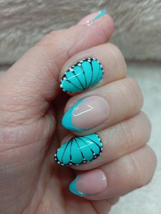 Press on Nails Butterfly Turquoise Amande Courte | Faux Ongles Fait Main Papillon Turquoise – Claé&Co
