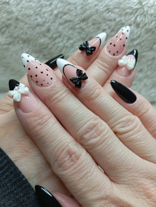 Kit Press-on Nails Nœuds Noirs et Blancs Pois