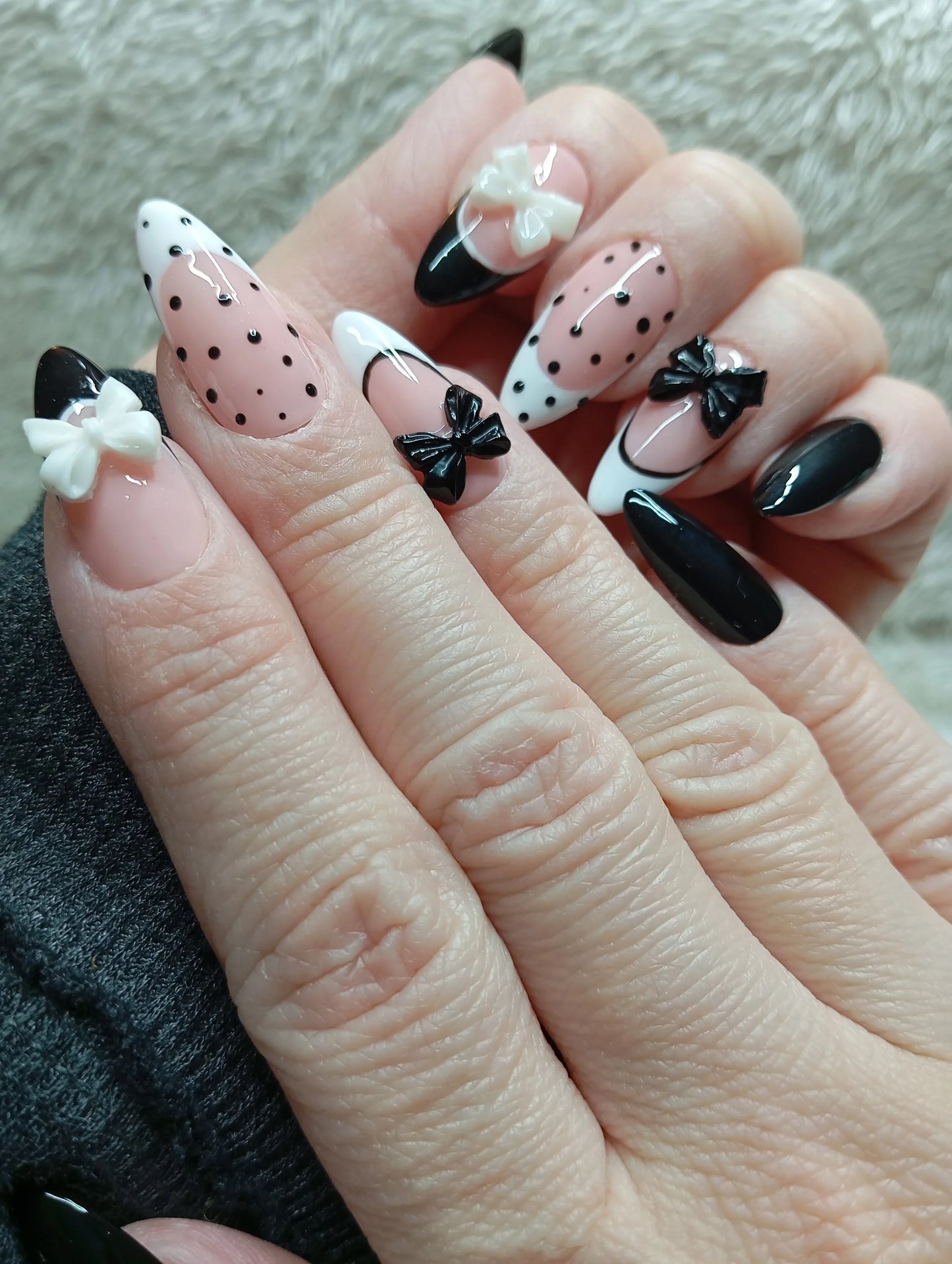 Kit Press-on Nails Nœuds Noirs et Blancs Pois