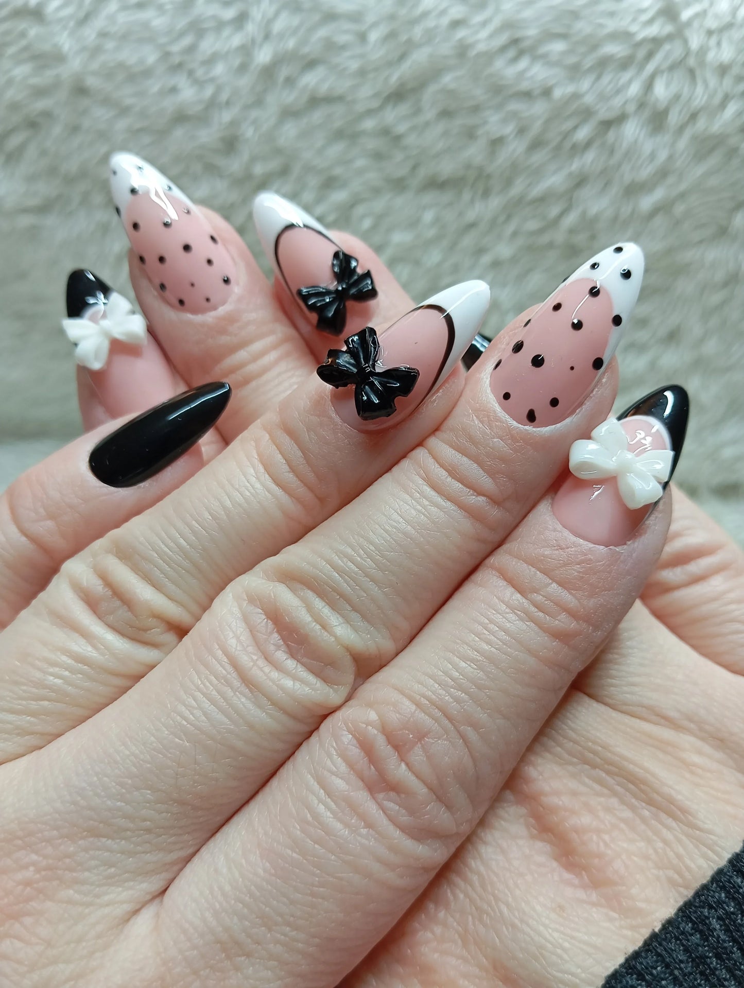 Kit Press-on Nails Nœuds Noirs et Blancs Pois