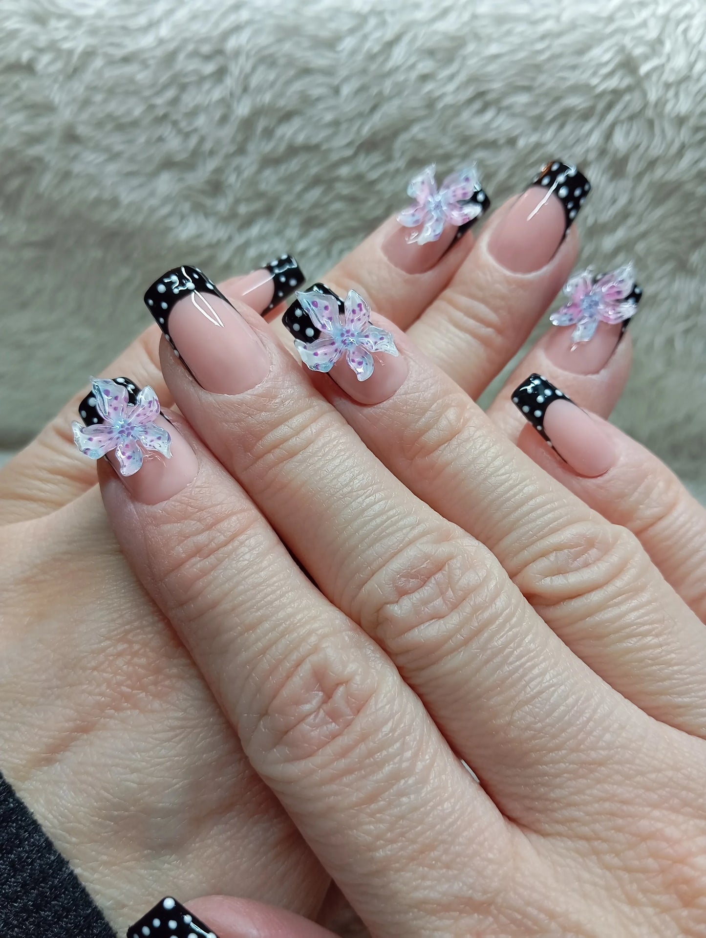 Kit Press-on Nails Papillons Holographiques Pois Noirs