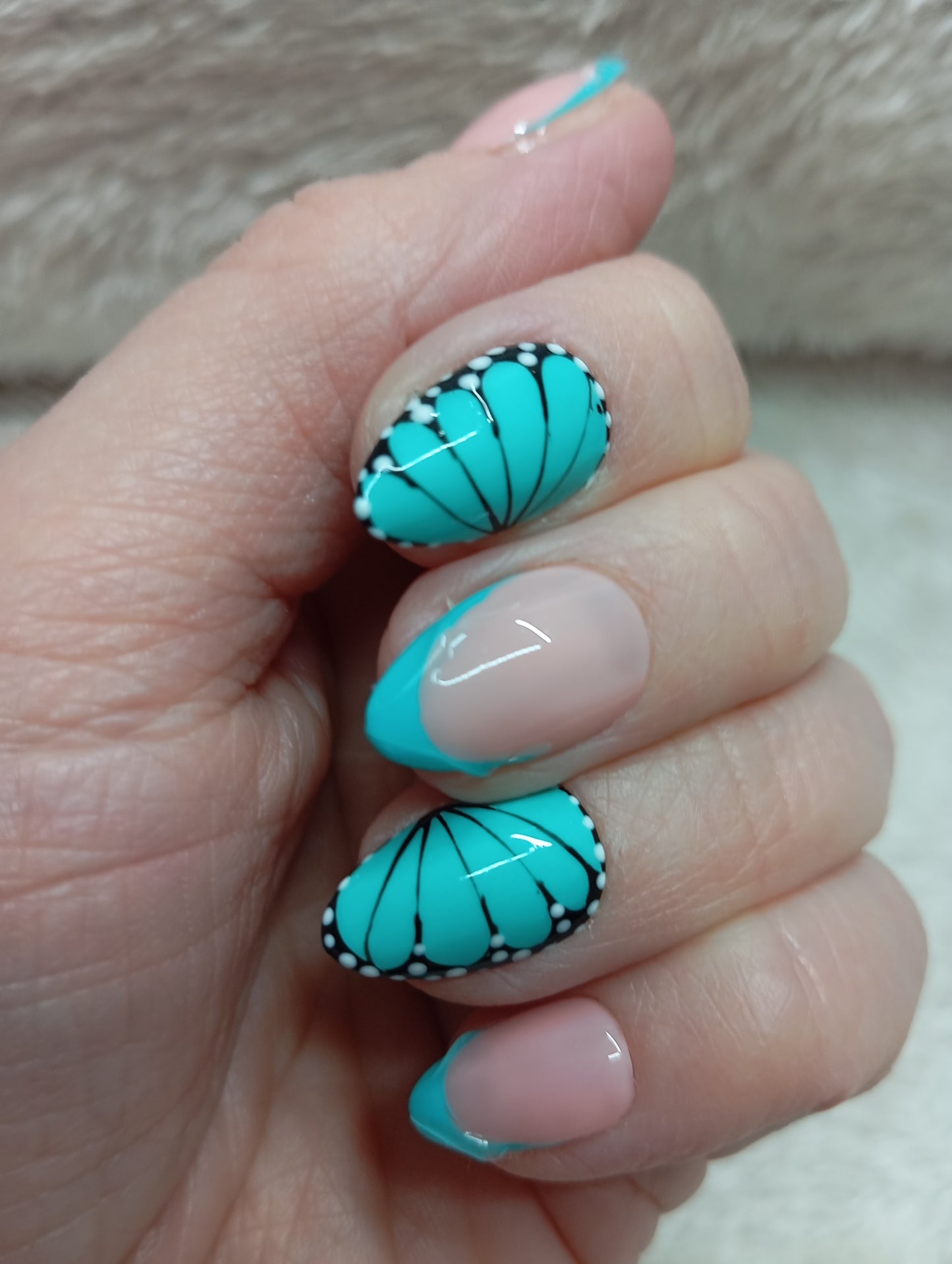 Press on Nails Butterfly Turquoise Amande Courte | Faux Ongles Fait Main Papillon Turquoise – Claé&Co