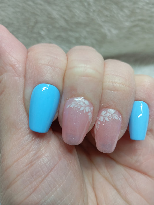 Press on Nails Fleurs Célestes Coffin Court | Faux Ongles Fait Main Floral Délicat – Claé&Co