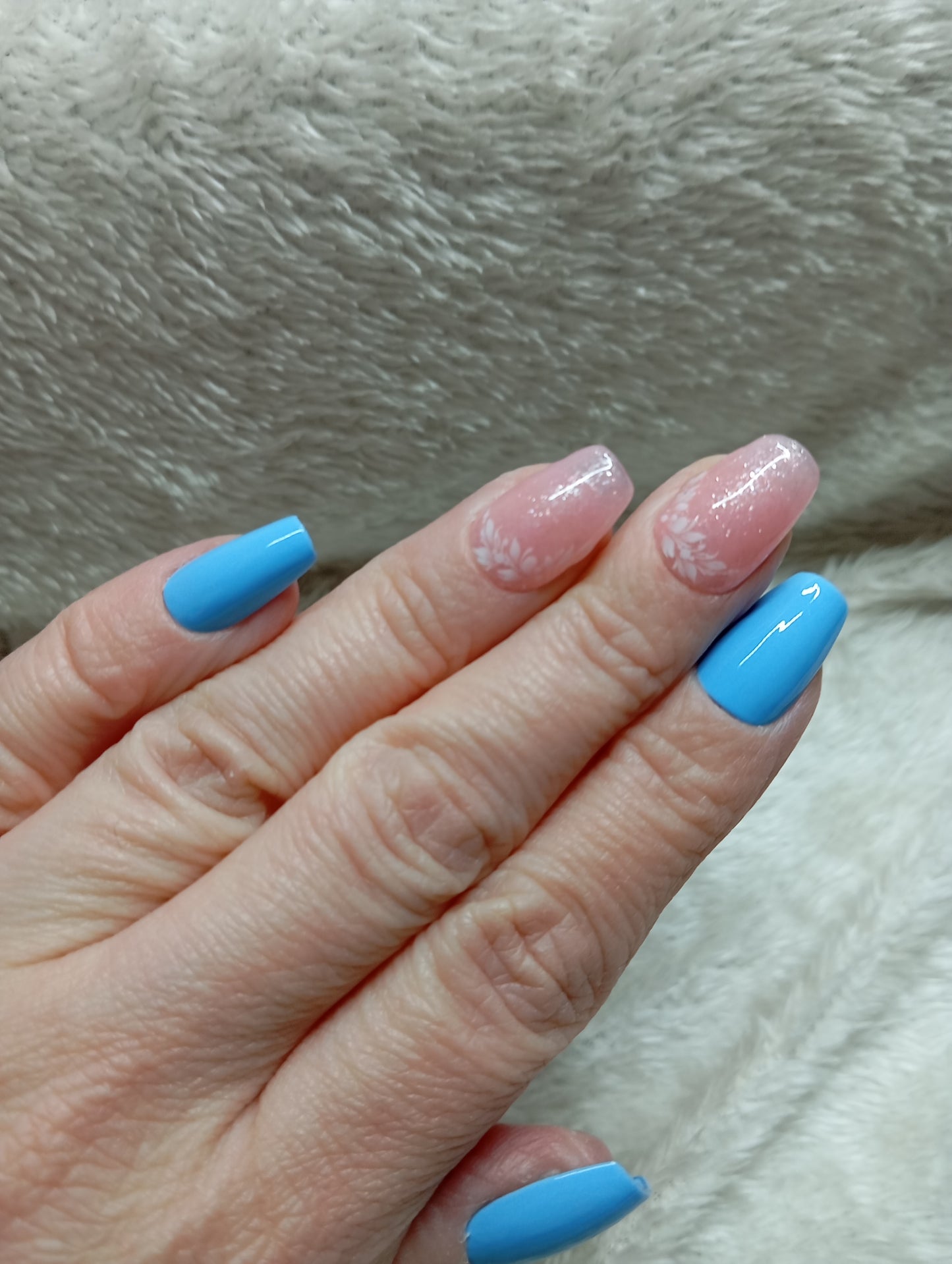 Press on Nails Fleurs Célestes Coffin Court | Faux Ongles Fait Main Floral Délicat – Claé&Co