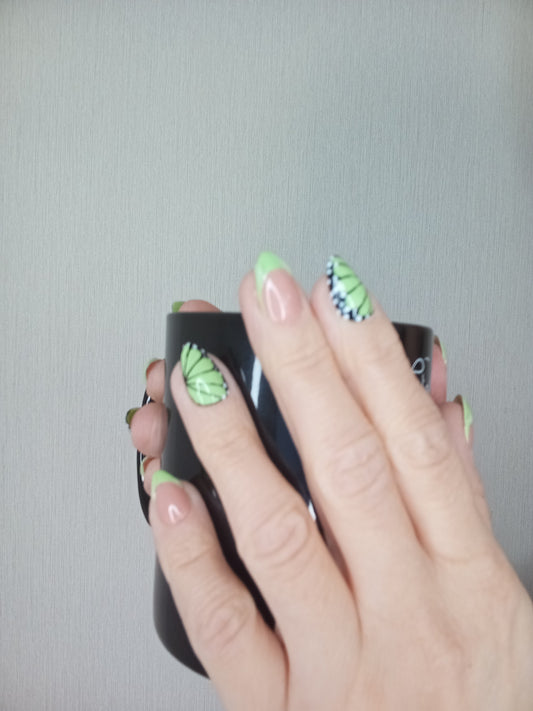 Press on Nails "Papillon Libre"