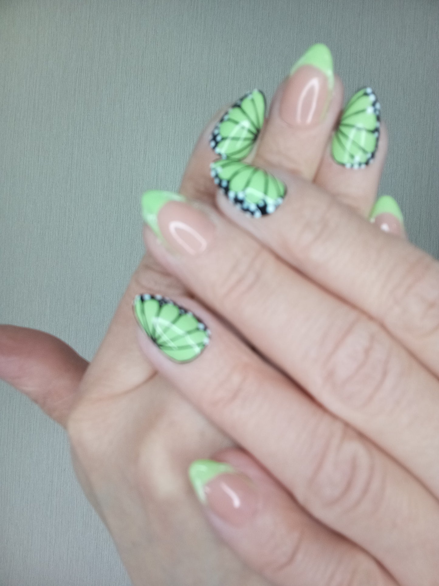 Press on Nails "Papillon Libre"