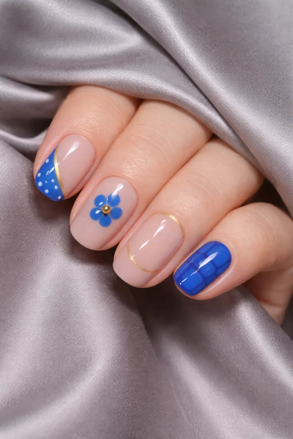 Kit Press-on Nails Bleu Royal Fleur et Détails Dorés